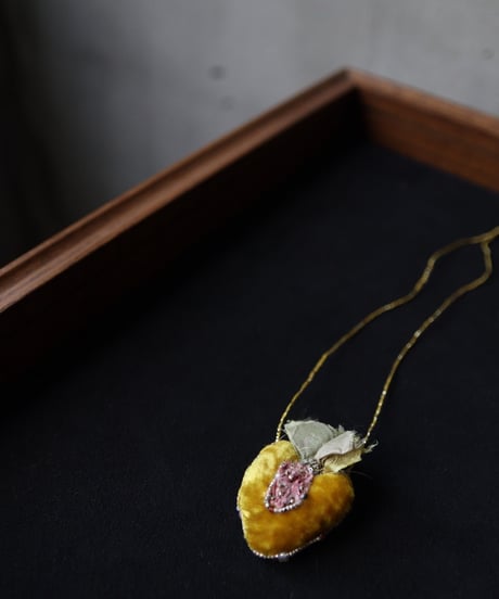 Antonia Rossi (Antomoon)/ Embroidered Heart Necklaceネックレス / An-25004