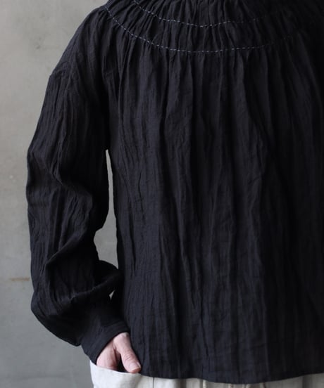 cavane キャヴァネ / Gathered stitch blouse linen100ブラウス / ca-26005