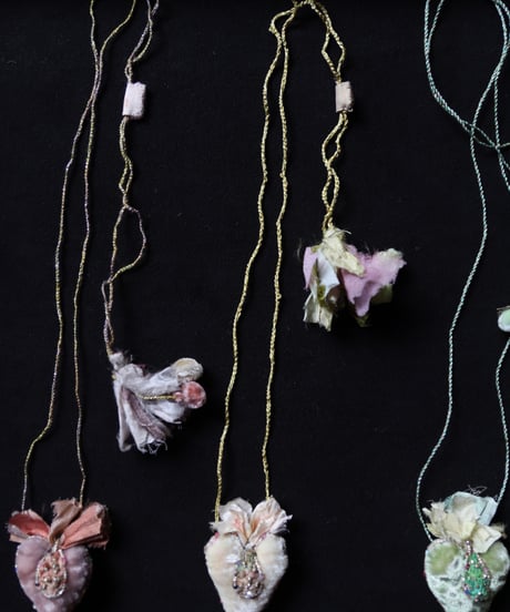 Antonia Rossi (Antomoon)/ Embroidered Heart Necklaceネックレス / An-25039