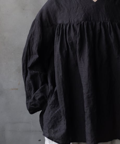 cavane キャヴァネ / Stand coll gathered chest linen100ブラウス / ca-25176