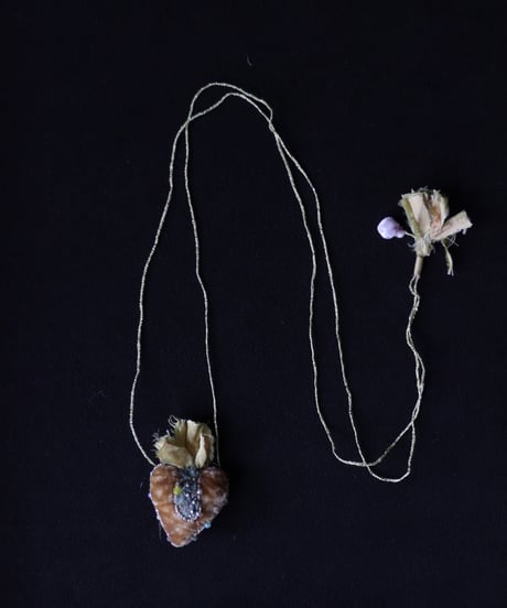 Antonia Rossi (Antomoon)/ Embroidered Heart Necklaceネックレス / An-25007