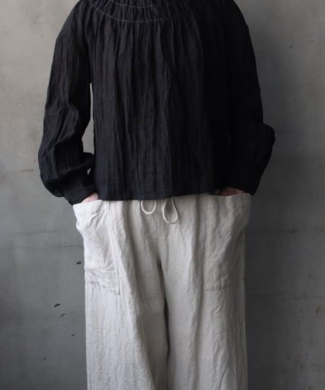 cavane キャヴァネ / Gathered stitch blouse linen100ブラウス / ca-26005