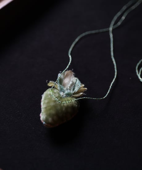Antonia Rossi (Antomoon)/ Embroidered Heart Necklaceネックレス / An-25044