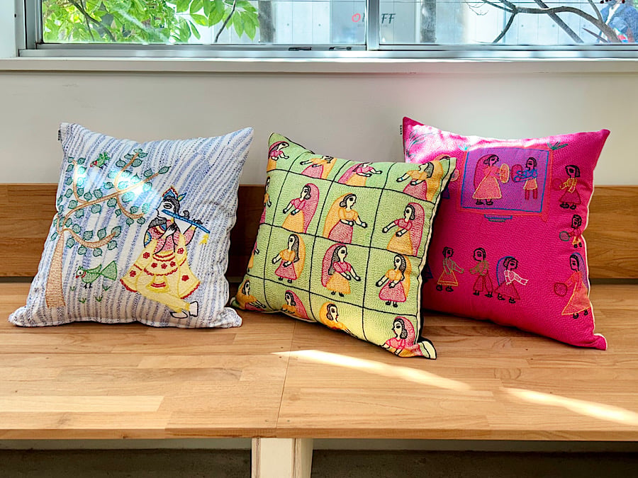Sujini Cushion Cover 43*43 (Karwa Chauth) Pink