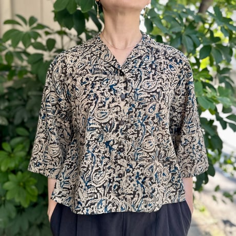 Open Collar Short Blouse