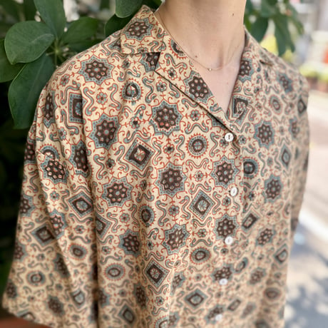 Open Collar Short Blouse