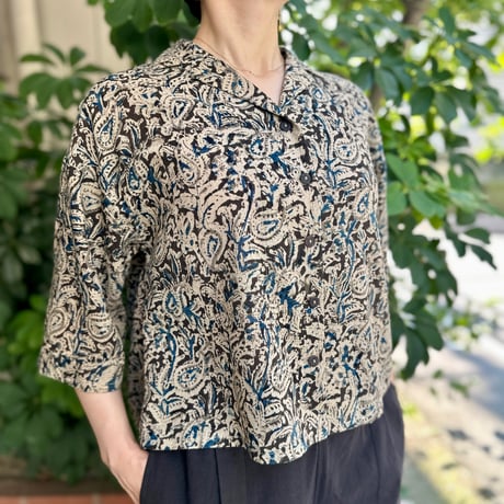Open Collar Short Blouse