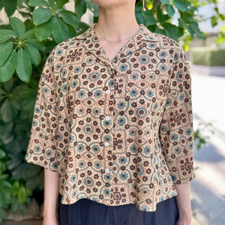 Open Collar Short Blouse