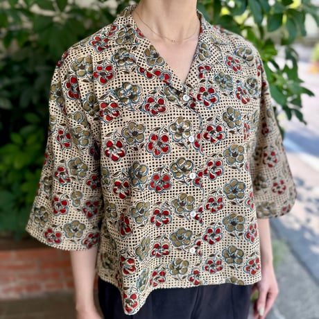 Open Collar Short Blouse