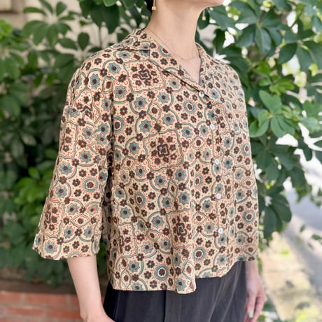 Open Collar Short Blouse