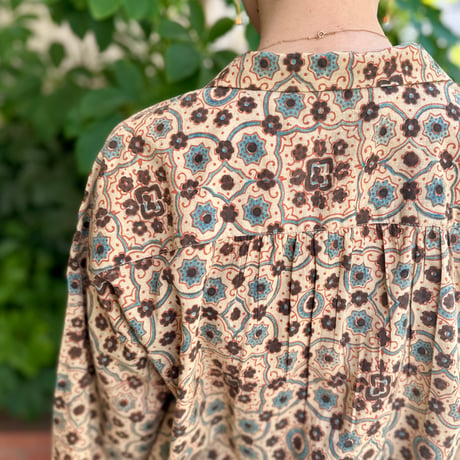 Open Collar Short Blouse