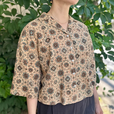 Open Collar Short Blouse