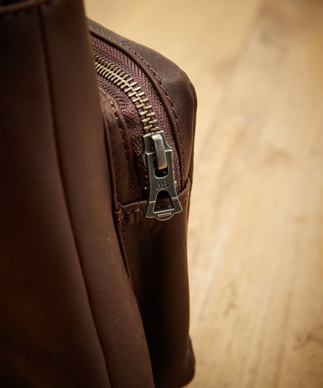 MR.OLIVE E.O.I ミスターオリーブ / WATER PROOF WASHABLE LEATHER / GUSSET POCKET COMPACT SHOULDER BAG / ME652