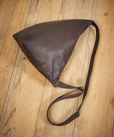 MR.OLIVE E.O.I ミスターオリーブ / WATER PROOF LIGHT LEATHER / TRIANGLE BODY BAG / ME696