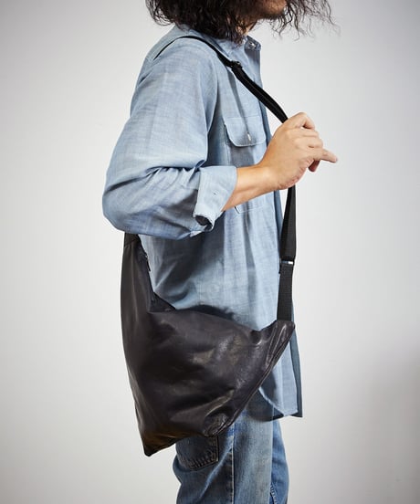 MR.OLIVE E.O.I ミスターオリーブ / WATER PROOF LIGHT LEATHER / TRIANGLE BODY BAG / ME696