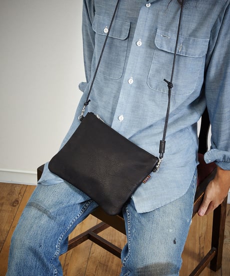 MR.OLIVE E.O.I ミスターオリーブ / WATER PROOF WASHABLE LEATHER / ZIPPER SMALL SACOCHE / ME680