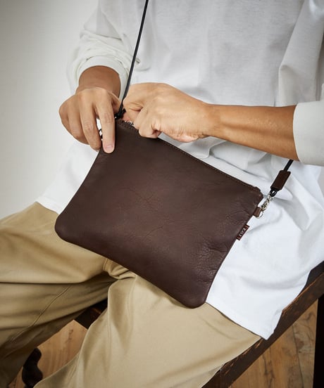 MR.OLIVE E.O.I ミスターオリーブ / WATER PROOF WASHABLE LEATHER / ZIPPER SMALL SACOCHE / ME680