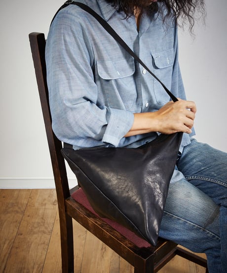 MR.OLIVE E.O.I ミスターオリーブ / WATER PROOF LIGHT LEATHER / TRIANGLE BODY BAG / ME696