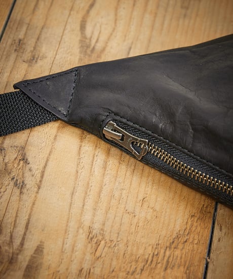 MR.OLIVE E.O.I ミスターオリーブ / WATER PROOF LIGHT LEATHER / TRIANGLE BODY BAG / ME696