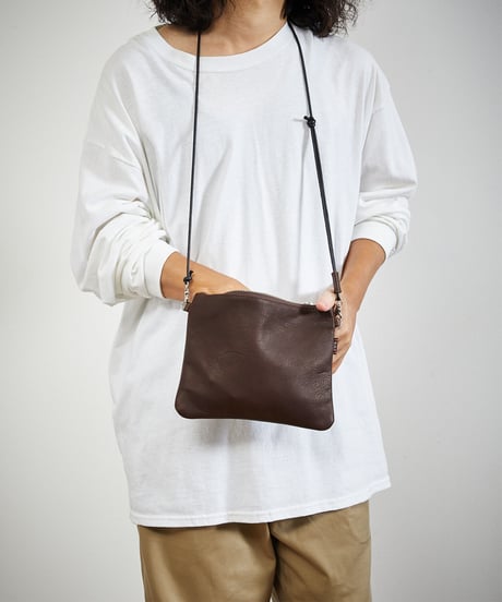 MR.OLIVE E.O.I ミスターオリーブ / WATER PROOF WASHABLE LEATHER / ZIPPER SMALL SACOCHE / ME680