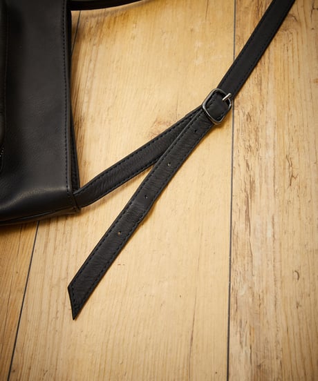 MR.OLIVE E.O.I ミスターオリーブ / WATER PROOF WASHABLE LEATHER / GUSSET POCKET COMPACT SHOULDER BAG / ME652