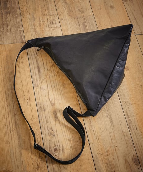 MR.OLIVE E.O.I ミスターオリーブ / WATER PROOF LIGHT LEATHER / TRIANGLE BODY BAG / ME696