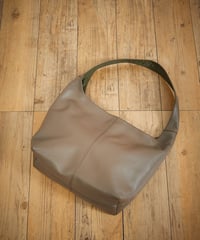 MR.OLIVE E.O.I ミスターオリーブ / MILANO GRAIN LEATHER / SINGLE TINY SACOCHE / ME695TA