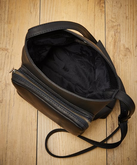 MR.OLIVE E.O.I ミスターオリーブ / WATER PROOF WASHABLE LEATHER / GUSSET POCKET COMPACT SHOULDER BAG / ME652