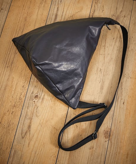 MR.OLIVE E.O.I ミスターオリーブ / WATER PROOF LIGHT LEATHER / TRIANGLE BODY BAG / ME696