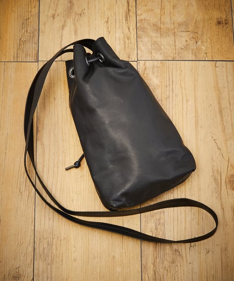 MR.OLIVE E.O.I ミスターオリーブ / WATER PROOF LIGHT LEATHER / DRAWSTRING MINI SHOULDER BAG / ME684