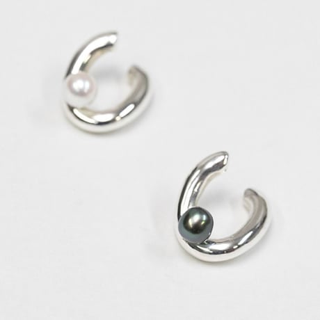 【佐野晶哉さん着用】全2色 HERGOハーゴ / Pearl ear cuff M シルバー925×パールイヤーカフ イヤカフ / her-ec003