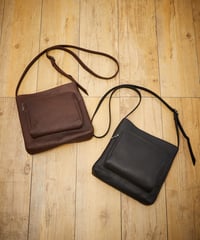 MR.OLIVE E.O.I ミスターオリーブ / WATER PROOF WASHABLE LEATHER / GUSSET POCKET COMPACT SHOULDER BAG / ME652