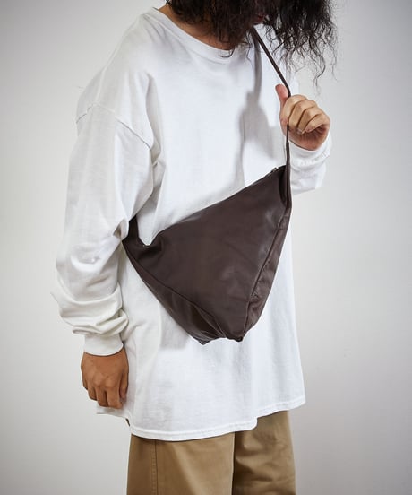 MR.OLIVE E.O.I ミスターオリーブ / WATER PROOF LIGHT LEATHER / TRIANGLE BODY BAG / ME696