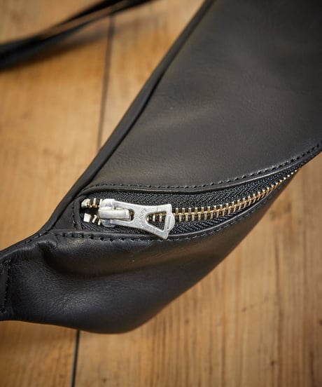 MR.OLIVE E.O.I ミスターオリーブ / WATER PROOF WASHABLE LEATHER / SMALL BODY BAG / ME681