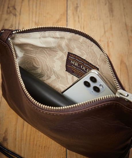 MR.OLIVE E.O.I ミスターオリーブ / WATER PROOF WASHABLE LEATHER / ZIPPER SMALL SACOCHE / ME680