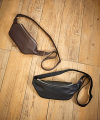 MR.OLIVE E.O.I ミスターオリーブ / WATER PROOF WASHABLE LEATHER / SMALL BODY BAG / ME681