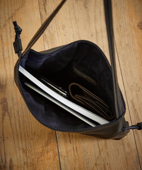 MR.OLIVE E.O.I ミスターオリーブ / WATER PROOF LIGHT LEATHER / DRAWSTRING BAG / ME698
