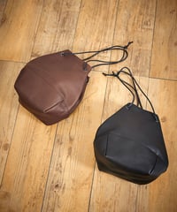 MR.OLIVE E.O.I ミスターオリーブ /WATER PROOF WASHABLE LEATHER / 2WAY DRAWSTRING POUCH / ME697