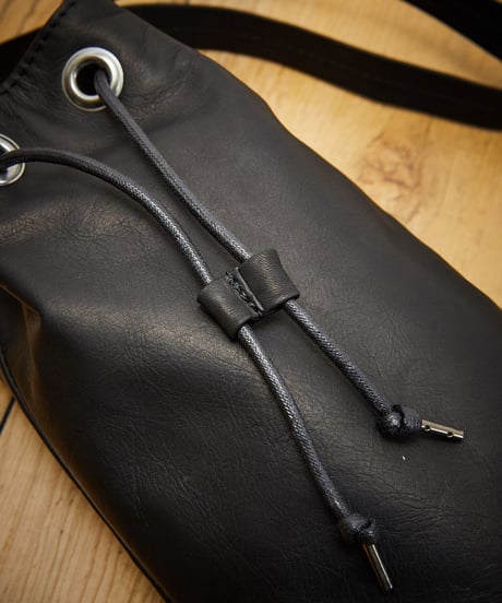 MR.OLIVE E.O.I ミスターオリーブ / WATER PROOF LIGHT LEATHER / DRAWSTRING MINI SHOULDER BAG / ME684