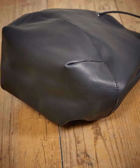 MR.OLIVE E.O.I ミスターオリーブ /WATER PROOF WASHABLE LEATHER / 2WAY DRAWSTRING POUCH / ME697