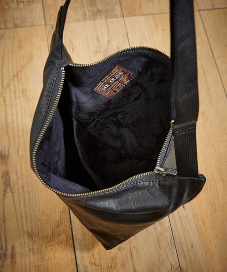 MR.OLIVE E.O.I ミスターオリーブ / WATER PROOF LIGHT LEATHER / TRIANGLE BODY BAG / ME696