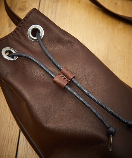 MR.OLIVE E.O.I ミスターオリーブ / WATER PROOF LIGHT LEATHER / DRAWSTRING MINI SHOULDER BAG / ME684