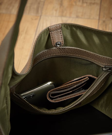 MR.OLIVE E.O.I ミスターオリーブ / MILANO GRAIN LEATHER / SINGLE TINY SACOCHE / ME695TA