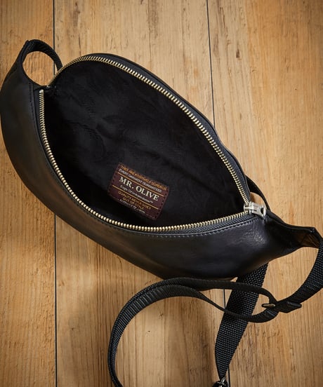 MR.OLIVE E.O.I ミスターオリーブ / WATER PROOF WASHABLE LEATHER / SMALL BODY BAG / ME681