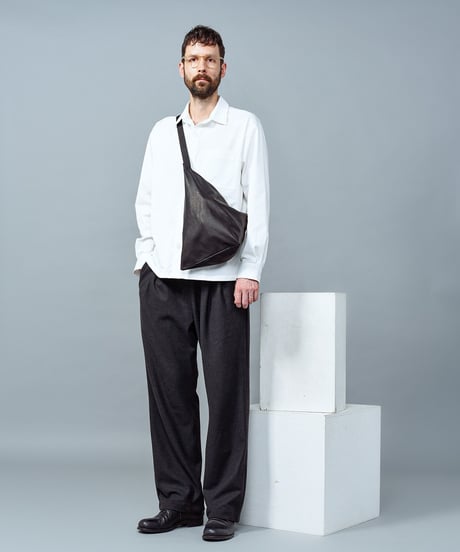 MR.OLIVE E.O.I ミスターオリーブ / WATER PROOF LIGHT LEATHER / TRIANGLE BODY BAG / ME696