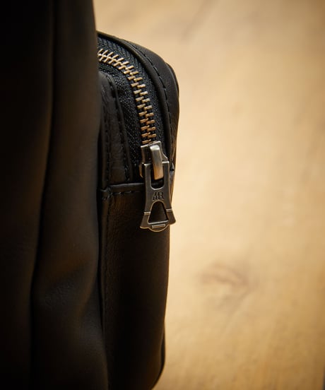 MR.OLIVE E.O.I ミスターオリーブ / WATER PROOF WASHABLE LEATHER / GUSSET POCKET COMPACT SHOULDER BAG / ME652