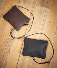 MR.OLIVE E.O.I ミスターオリーブ / WATER PROOF WASHABLE LEATHER / ZIPPER SMALL SACOCHE / ME680