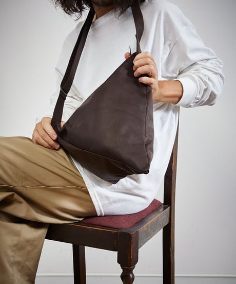 MR.OLIVE E.O.I ミスターオリーブ / WATER PROOF LIGHT LEATHER / TRIANGLE BODY BAG / ME696