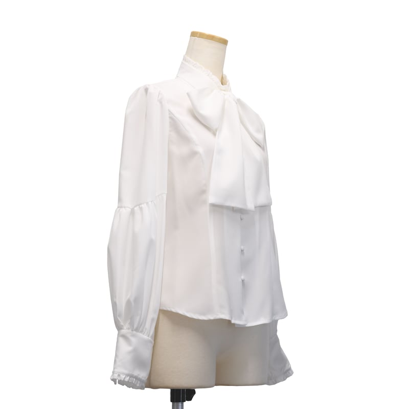 【Sheglit】スタンドカラーリボンジャボブラウス 白 L 新品 スタンドカラーリボンジャボブラウス | Sheglit MiDiom online store