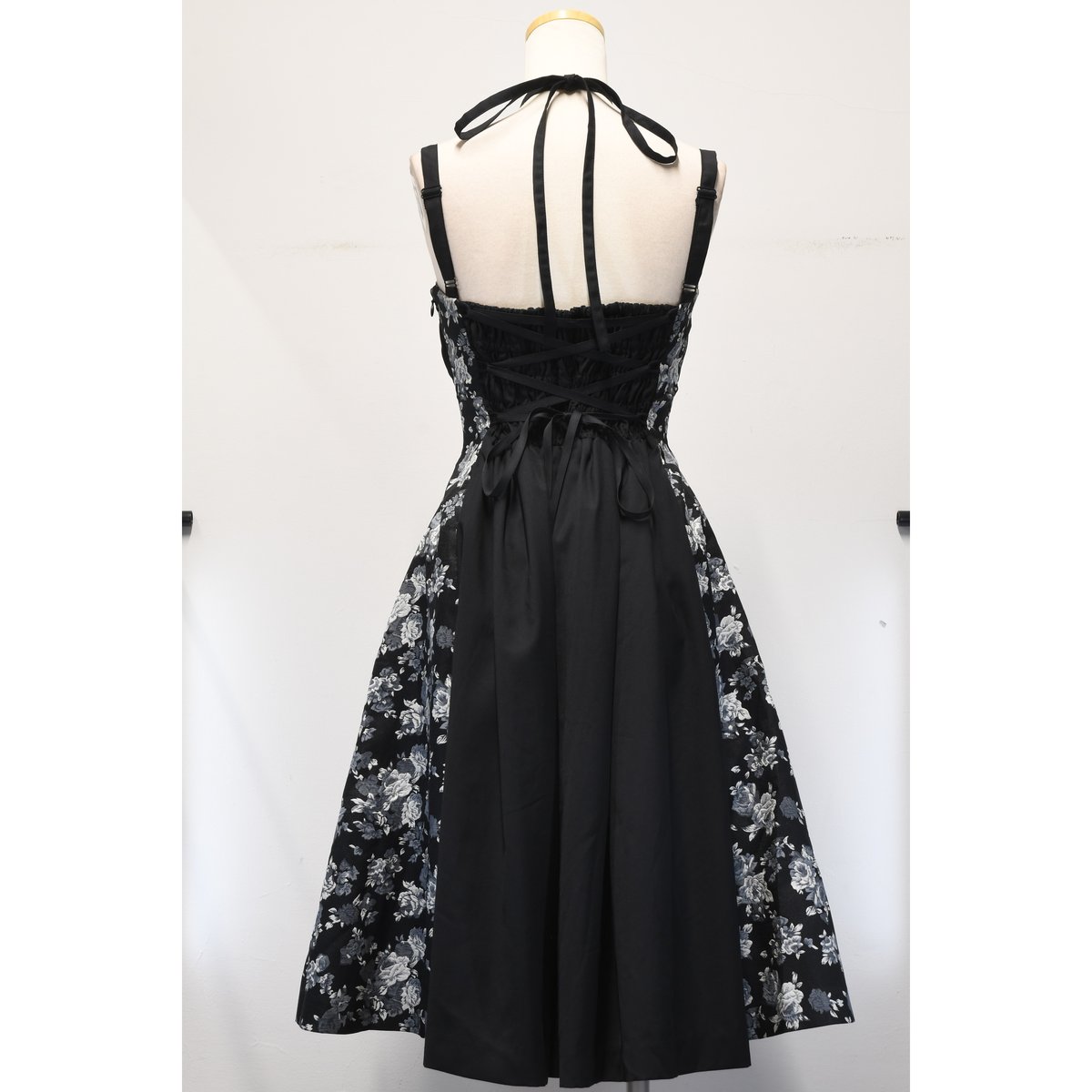 yoli シルクストラップワンピース　ブラック　黒　サイズ1 サンプル】 ローズジャガードクロスストラップワンピース／ブラック